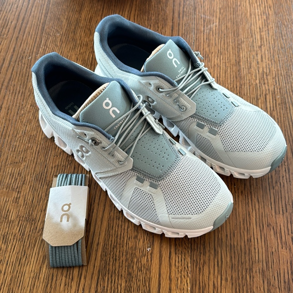 OnCloud Cloud 5 sneaker Brand New Unworn Size 9 - Discontinued Color
